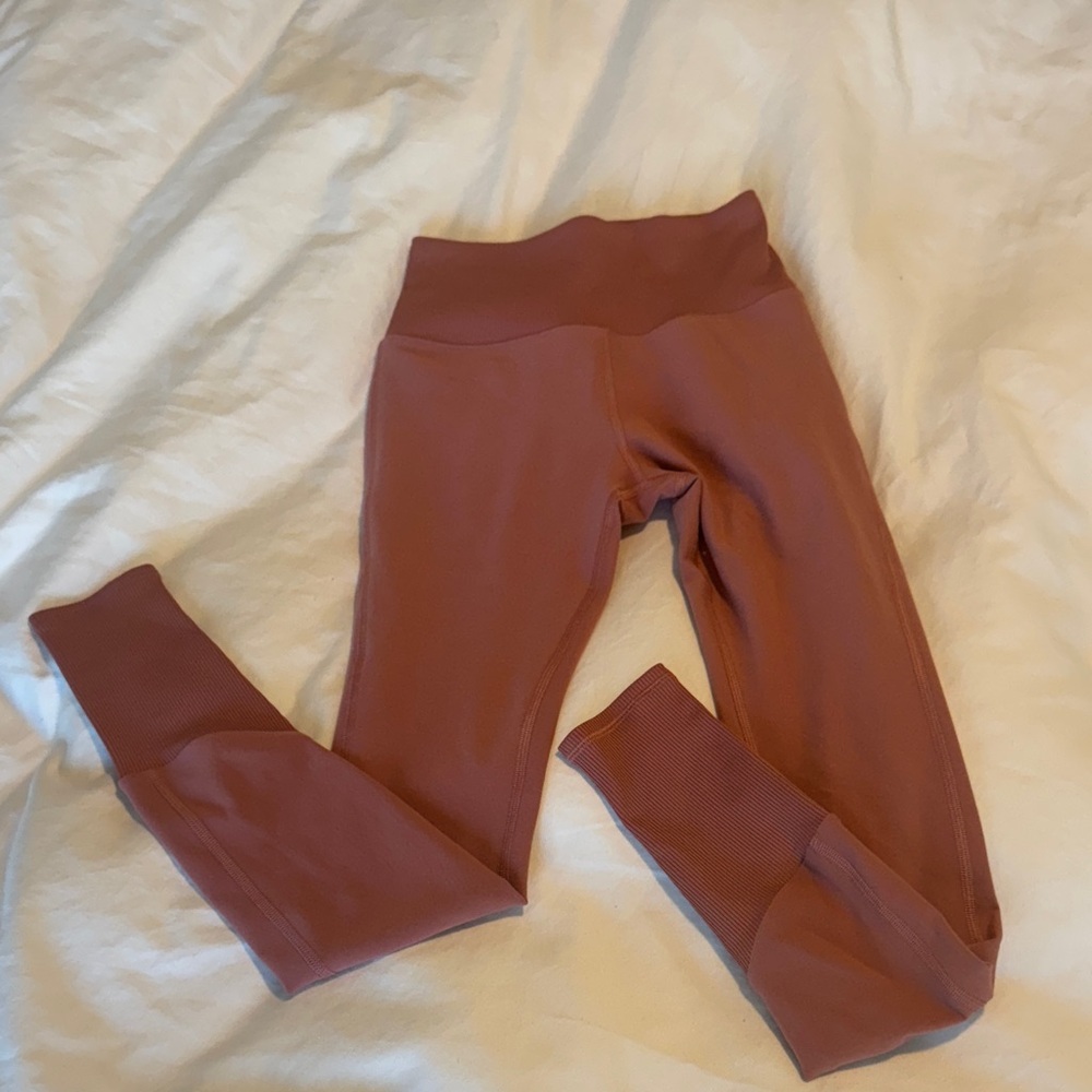 ALO Yoga Leggings in Warm Pink